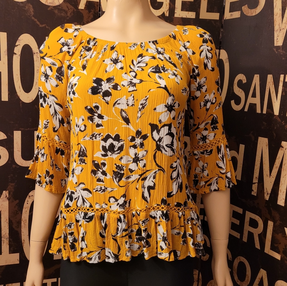 Adorable Ruched Top with Ruffled Hem